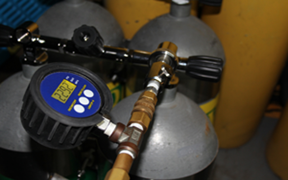 diving-cylinders